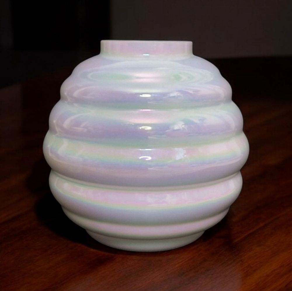 Cambridge Pearliscent Handblown Glass Vase
